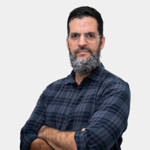The photo was taken in the foreground, white background and Professor Sergio Blanco is located in the centre.