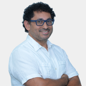 fotografía frontal del profesor Victor Gabriel Baldovino Medrano